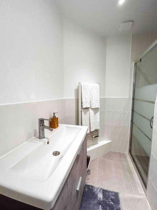 Appartement La Vie Est Belle A Montreuil Wi-Fi & Metro 9 Parking Gratuit Extérieur photo